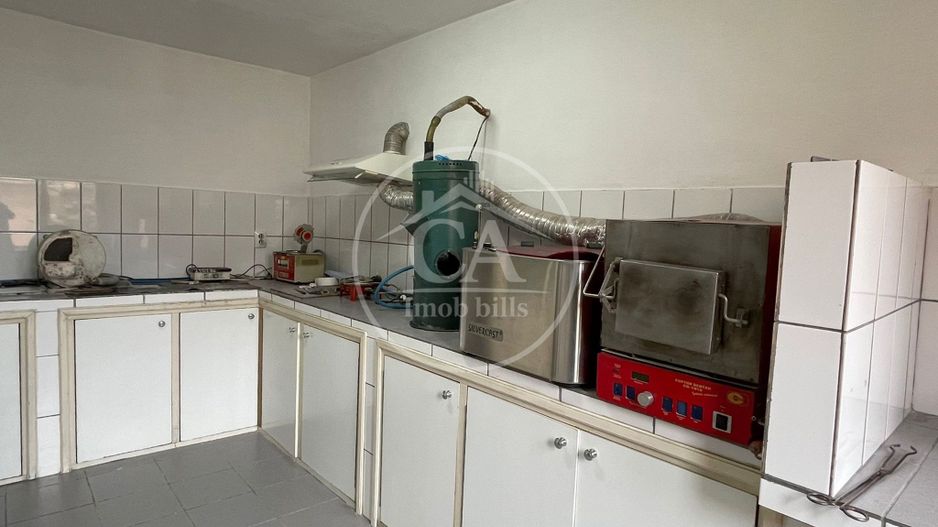 Casa de vânzare cu 8 camere de tip P+E+M in zona Rogerius, Oradea - Poză 6
