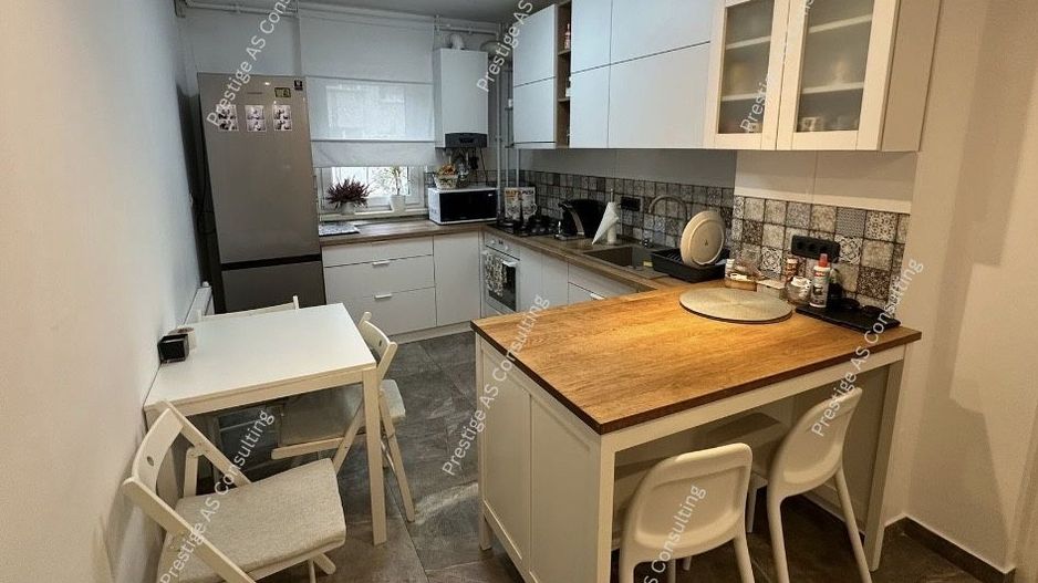 Apartament 3 camere Etaj 2 |  Complexul Studenntesc | Zona Linistita - Poză 1
