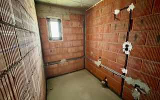 Casă individuală cu garaj , curte generoasă - Poză 11