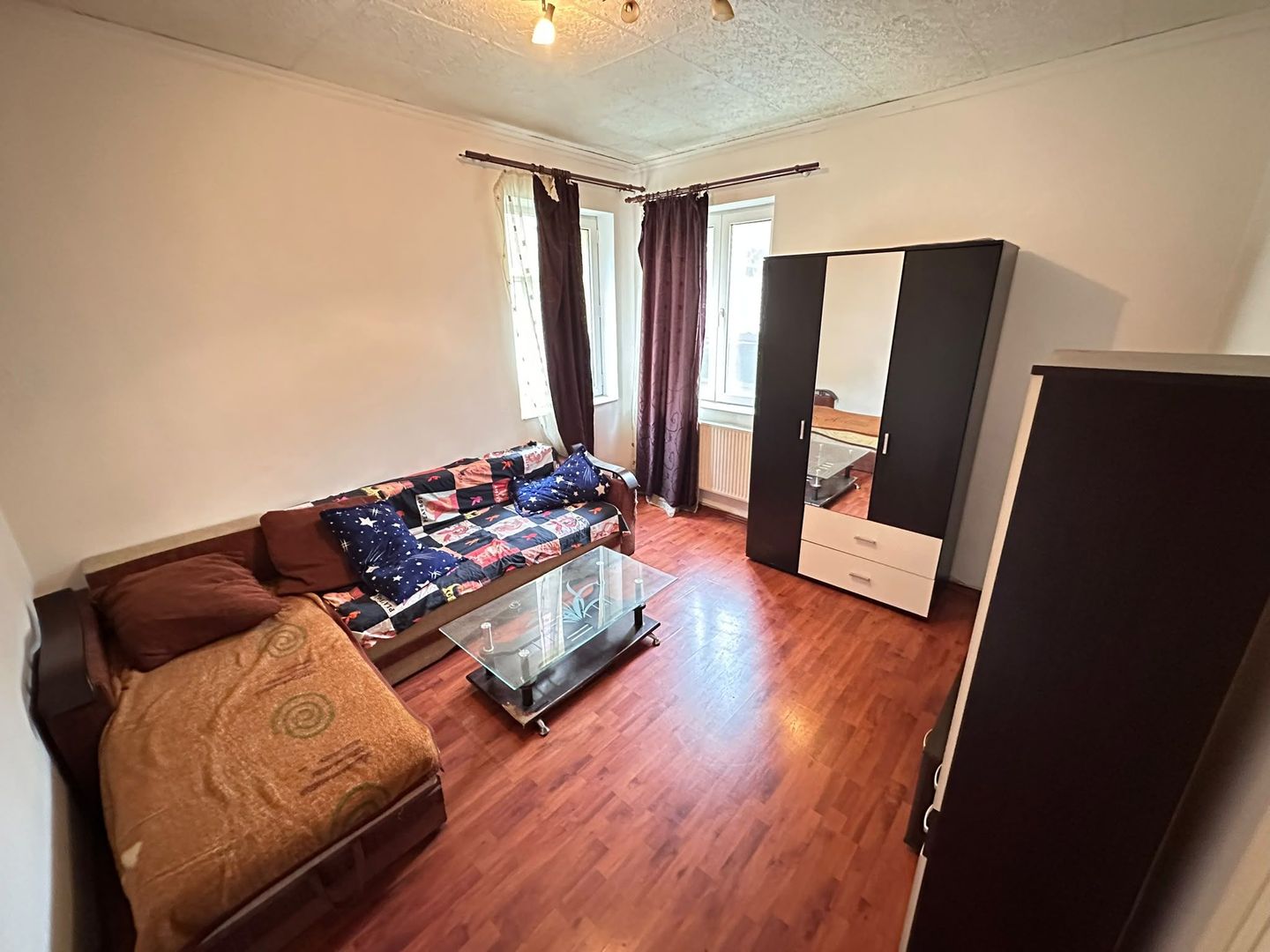 DE VANZARE GARSONIERĂ ÎN VILĂ | ULTRACENTRAL | CURTE | CENTRALĂ PROPRIE - Poză 1