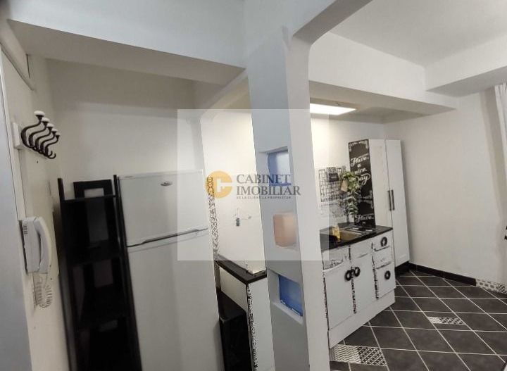 Piata Romana metrou - vedere catre bulevard - Poză 4