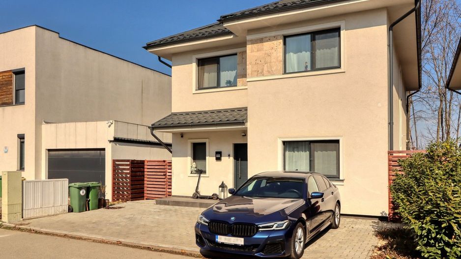 CORBEANCA- PARADISUL VERDE- VILĂ INDIVIDUALĂ LA CHEIE - Poză 1