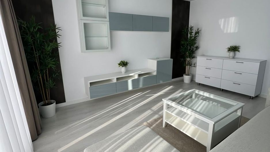 Apartament cu 3 camere de inchiriat in Cosmopolis - Poză 1