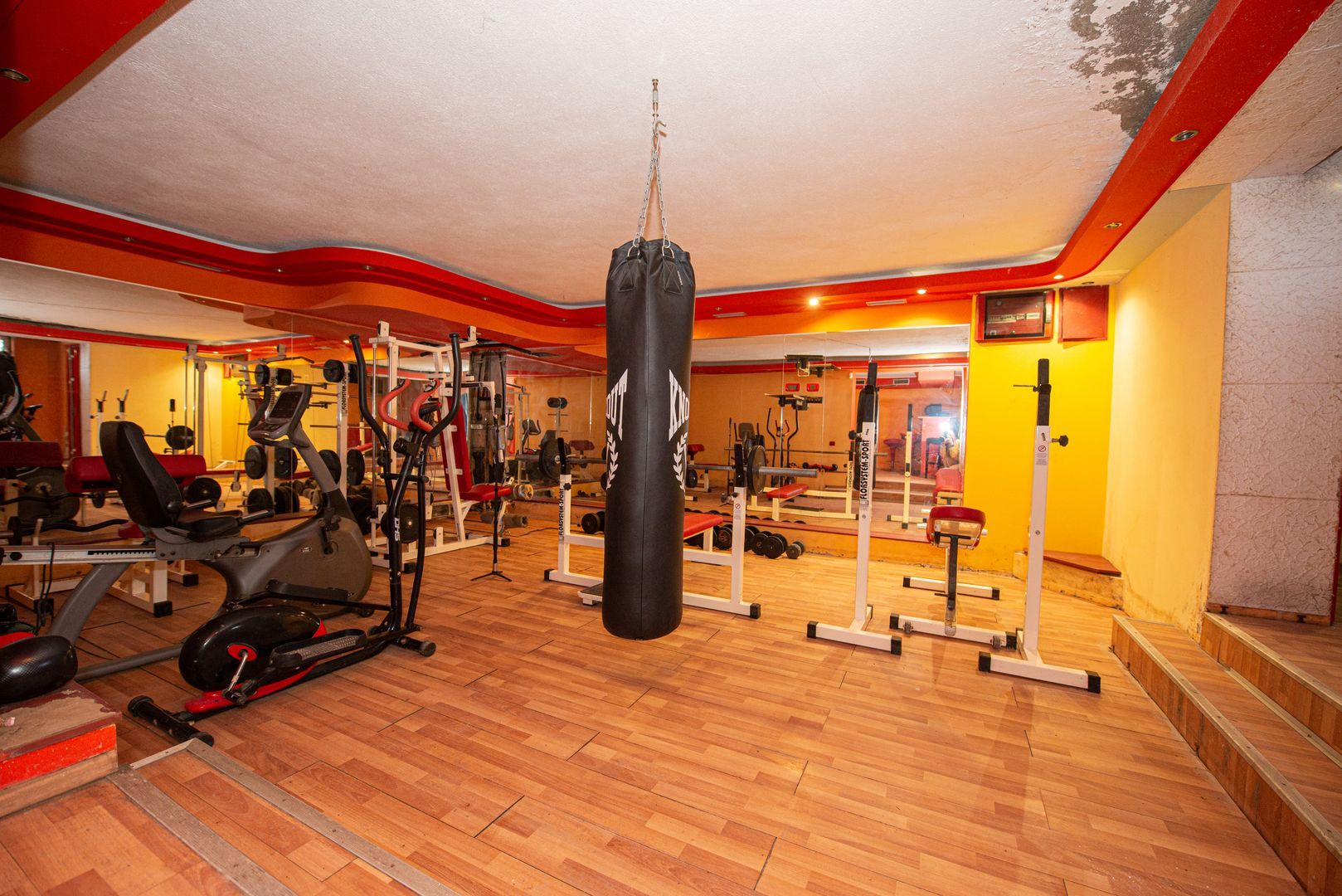 Casa de vanzare 9 camere potential investitie Cornetu teren 1200mp - Poză 14