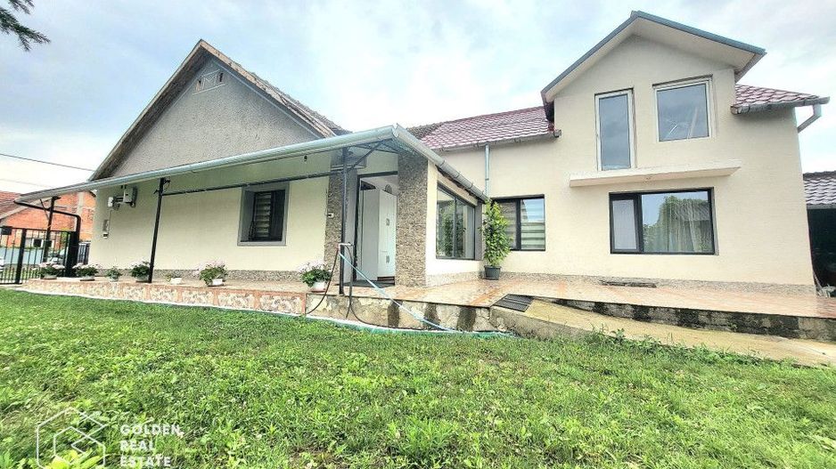 Casa P+M în Curtici, 1080 mp teren, 8 camere - Poză 1