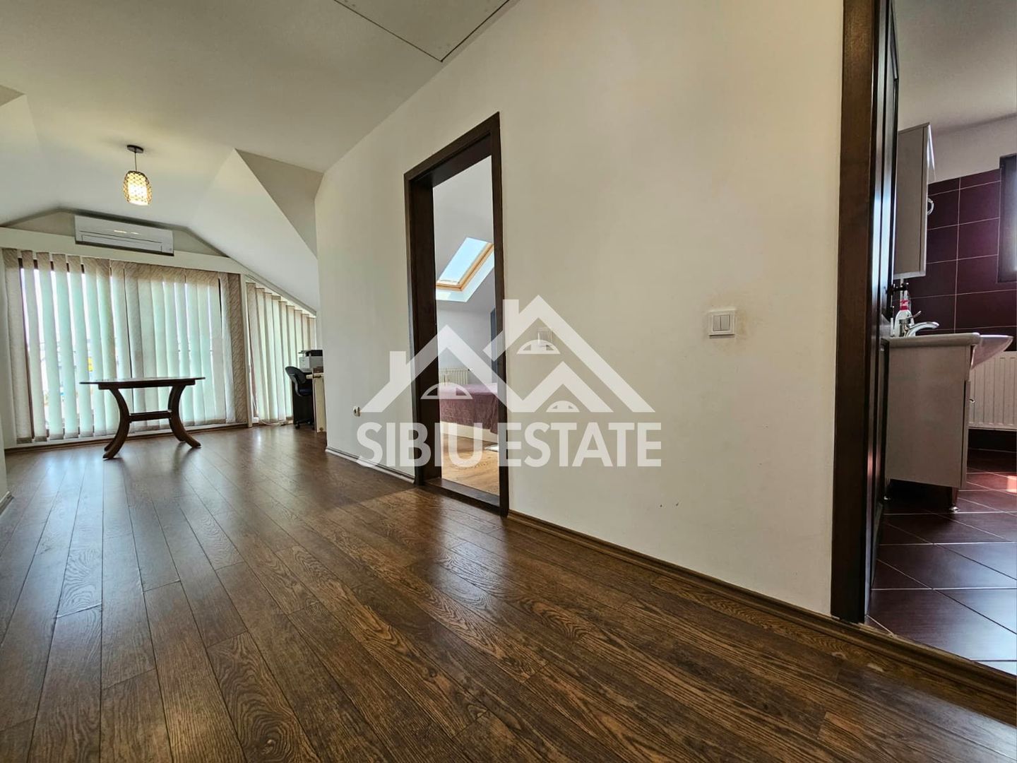 Casa de inchiriat 6 parcari - Poză 4