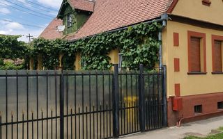 Casa individuala 85 mp utili anexa in curte si 254 mp teren Cristian - Poză 1