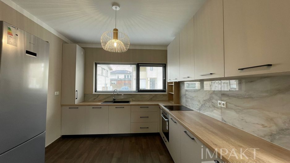 Casă / Vilă cu 4 camere de închiriat - Dezmir - Poză 5