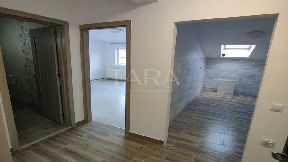 Apartament cu 1 cameră și balcon, mansardă în imobil cu 4 etaje. - Poză 1