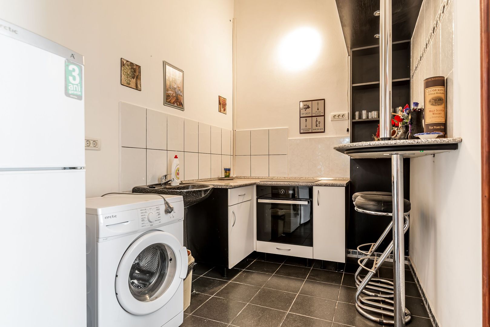 Apartament ultracentral cu 3 camere plus un bonus Comision 0 - Poză 3