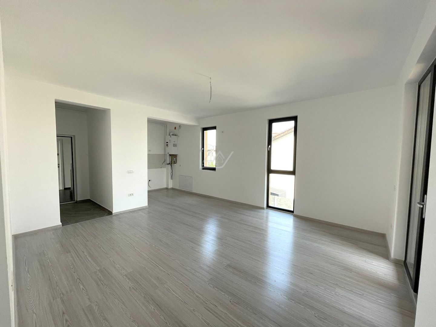 Bloc la asfalt. Etaj 1. Loc de parcare. - Poză 2