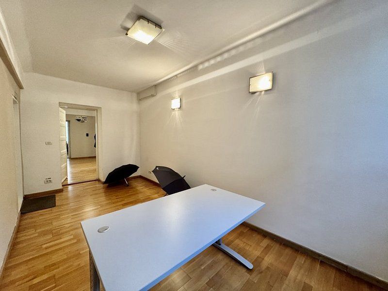 Birouri în imobil cu gradina amenajată - Poză 11