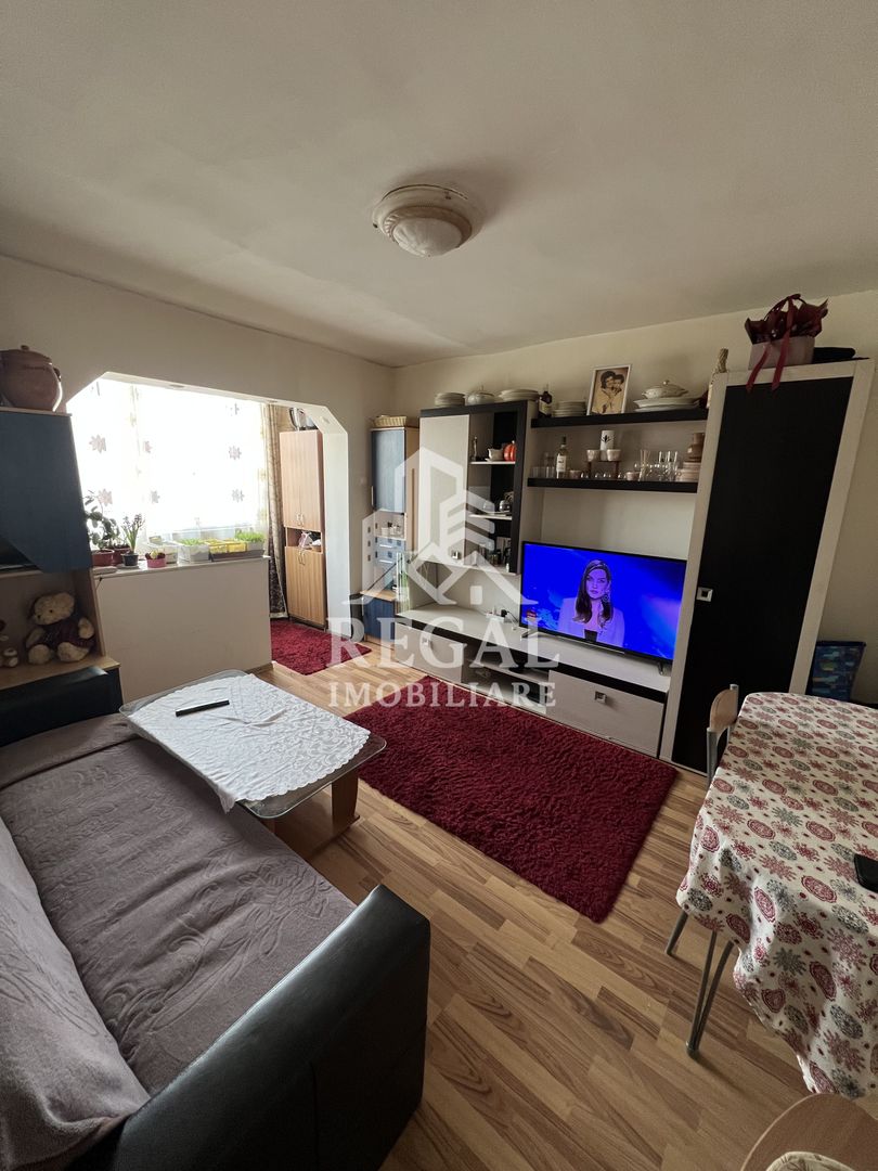 Apartament 3 camere decomandat – Micro 7 (vizavi Penny) - Poză 1