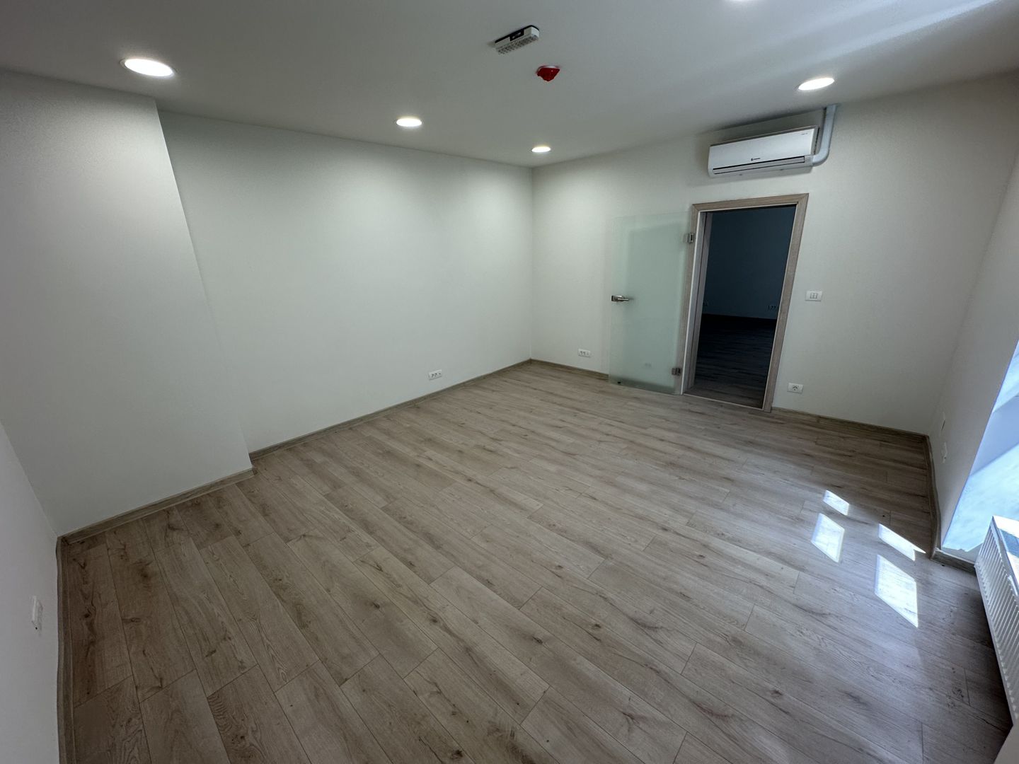 Spatii de birouri Ultracentral suprafață  de 67.6  mp - Poză 3