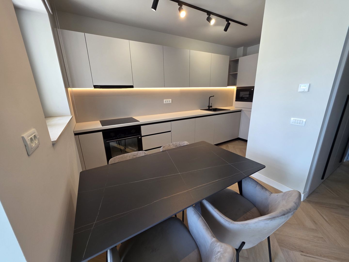 AP. 2 CAMERE - PRIMA INCHIRIERE, PET FRIENDLY, METROU 5 MIN, COMIS 0% - Poză 2