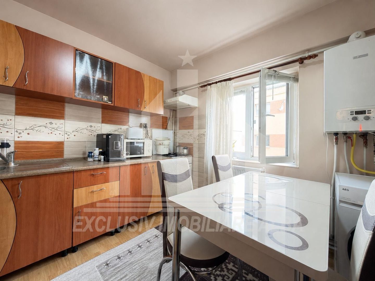 Apartament 3 camere decomandate | 2 bai | 70 mp | Etaj 3 | Cetate - Poză 2