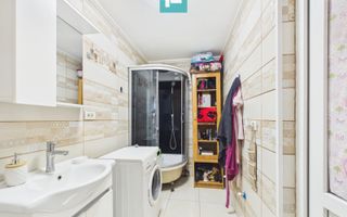 Casă P+E cu două apartamente, zona Drăgășani - Poză 12