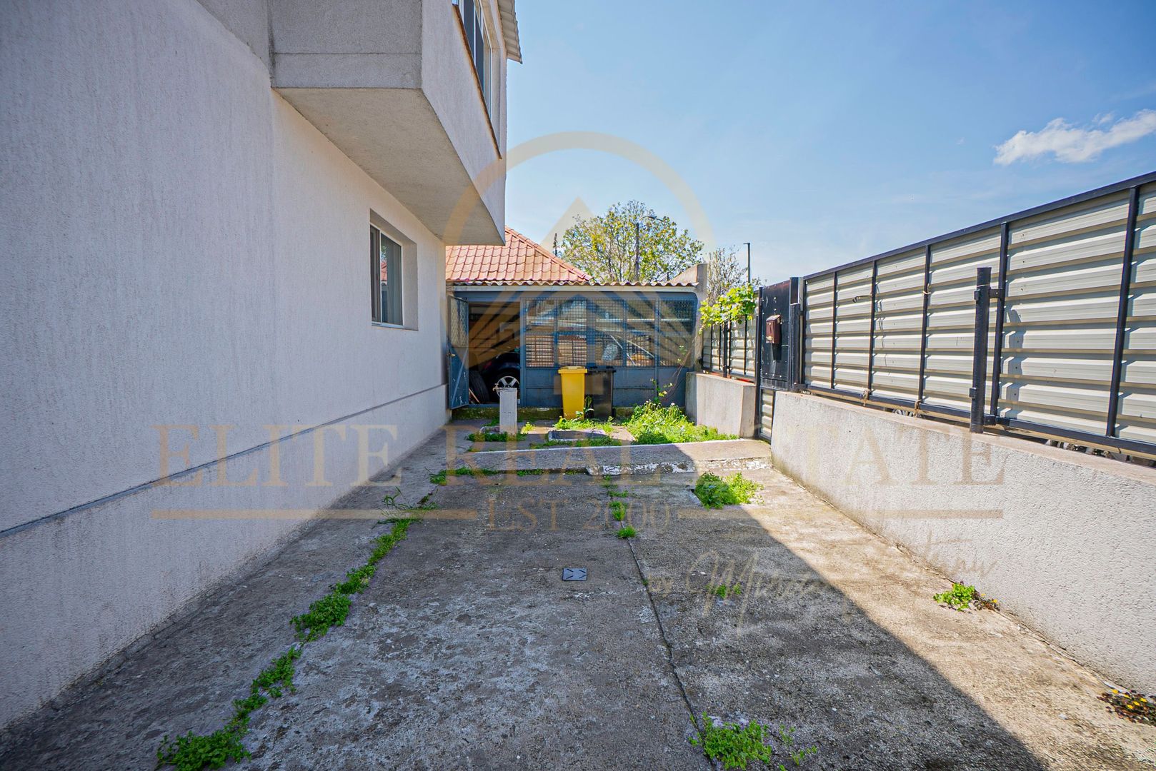 Apartament in vila , Curte  , Garaj - Pod butelii - Poză 12
