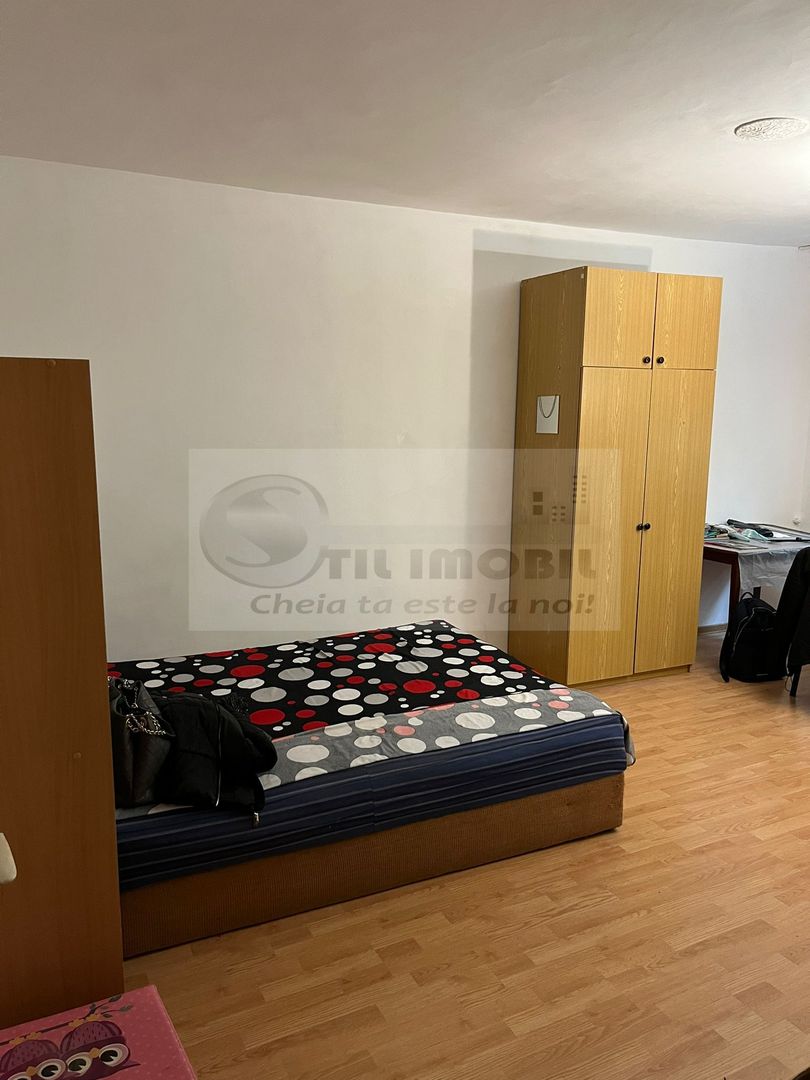 APARTAMENT 1 CAM DECOMANDAT PODU DE FIER ET 2 DIN 4 LIBER - Poză 3