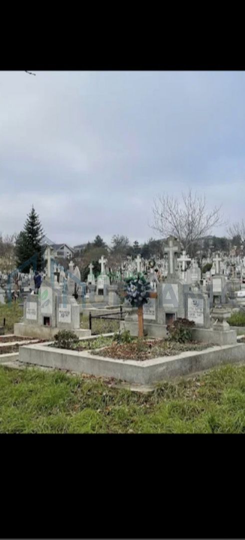 # De vanzare loc de veci Sf treime Păcurari loc bine poziționat - Poză 1