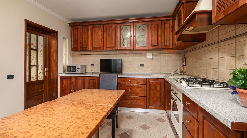 RAHOVA Salaj Vila 2007 S+P+1+M calitate superioara 370 mp - Poză 14