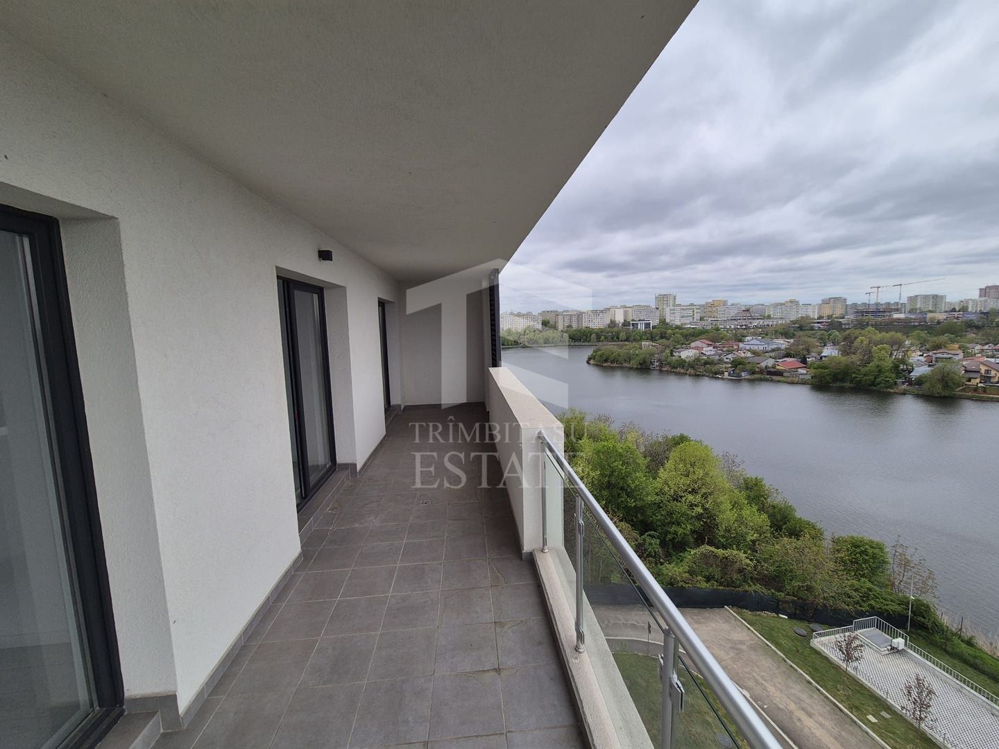 3 CAMERE VEDERE SUPERBA SPRE LAC BLOC NOU FINALIZAT TERASA GENEROASA - Poză 1