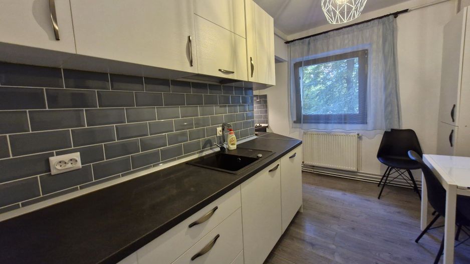 Apartament 3 camere  renovat in zona Lipovei - Poză 8