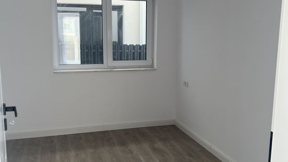 Jumătate de duplex premium, 120 mp utili, teren 256 mp, garaj și 3 dor - Poză 5