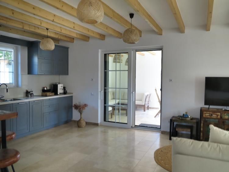 CASĂ DE VACANȚĂ ÎN STIL MEDITERANEAN – ÎNTRE 2 MAI ȘI VAMA VECHE - Poză 6
