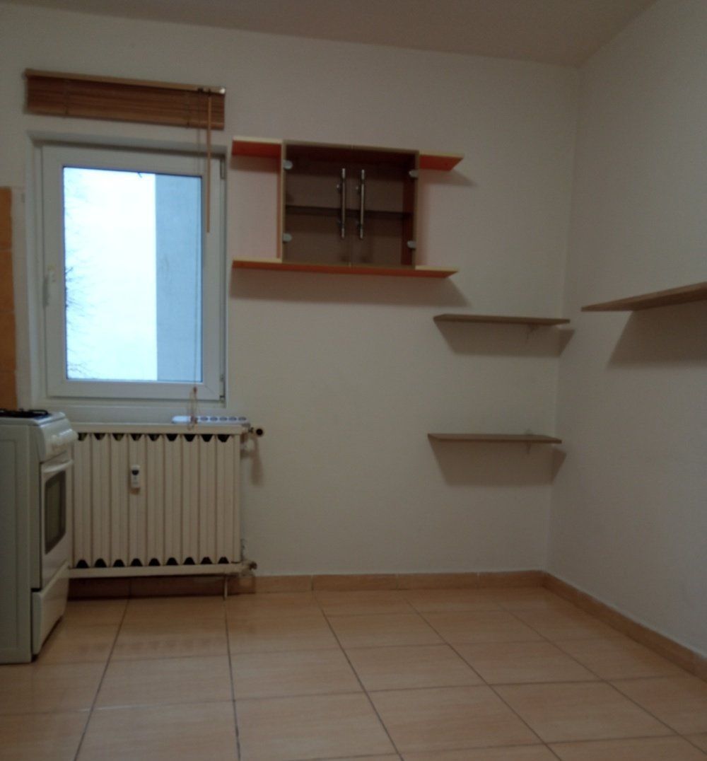 Închiriez apartament 3 camere nemobilat Str Avionului Sector 1 - Poză 9
