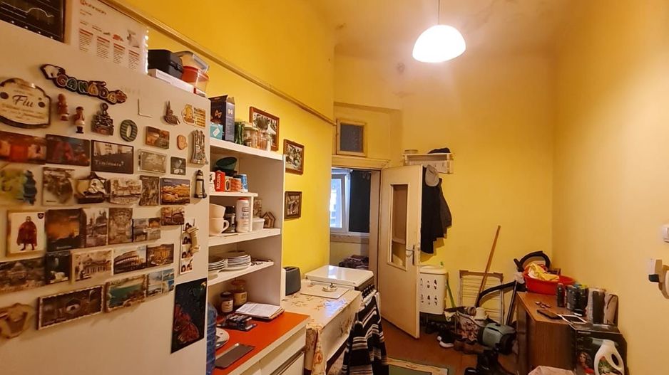 Apartament 2 camere,curte comuna/4 proprietari - Poză 18