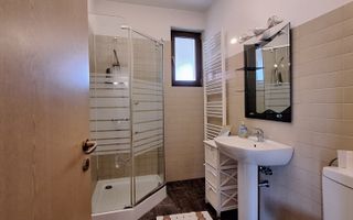 Casa individuala frumoasa si spatioasa in Giroc - Poză 28