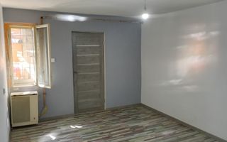 Garsonieră de vânzare | Sibiu, Vasile Aaron | curte 30 mp - Poză 1
