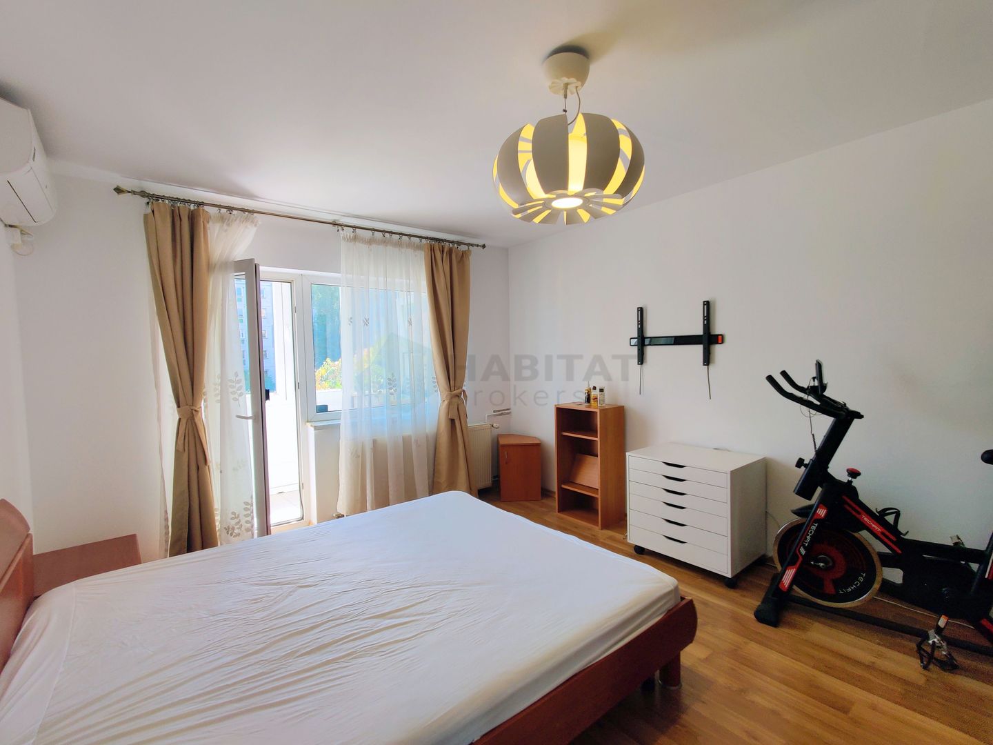 Decomandat, la cateva minute de parc si metrou - Poză 13