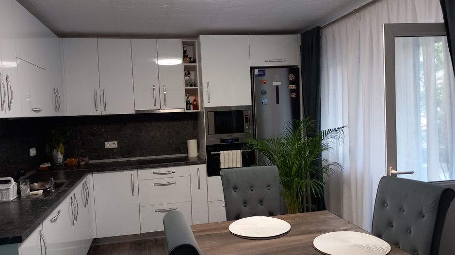 ageuropa.ro vinde apt. 2 cam RENOVAT 78mp utili etajul 1 în Micro 17. - Poză 3