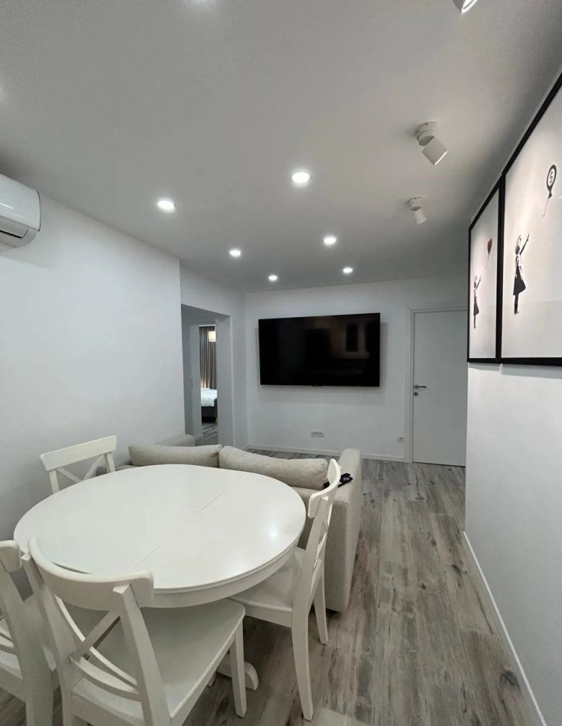 Închiriez apartament 3 camere lux, Unirii, centrală proprie - Poză 6