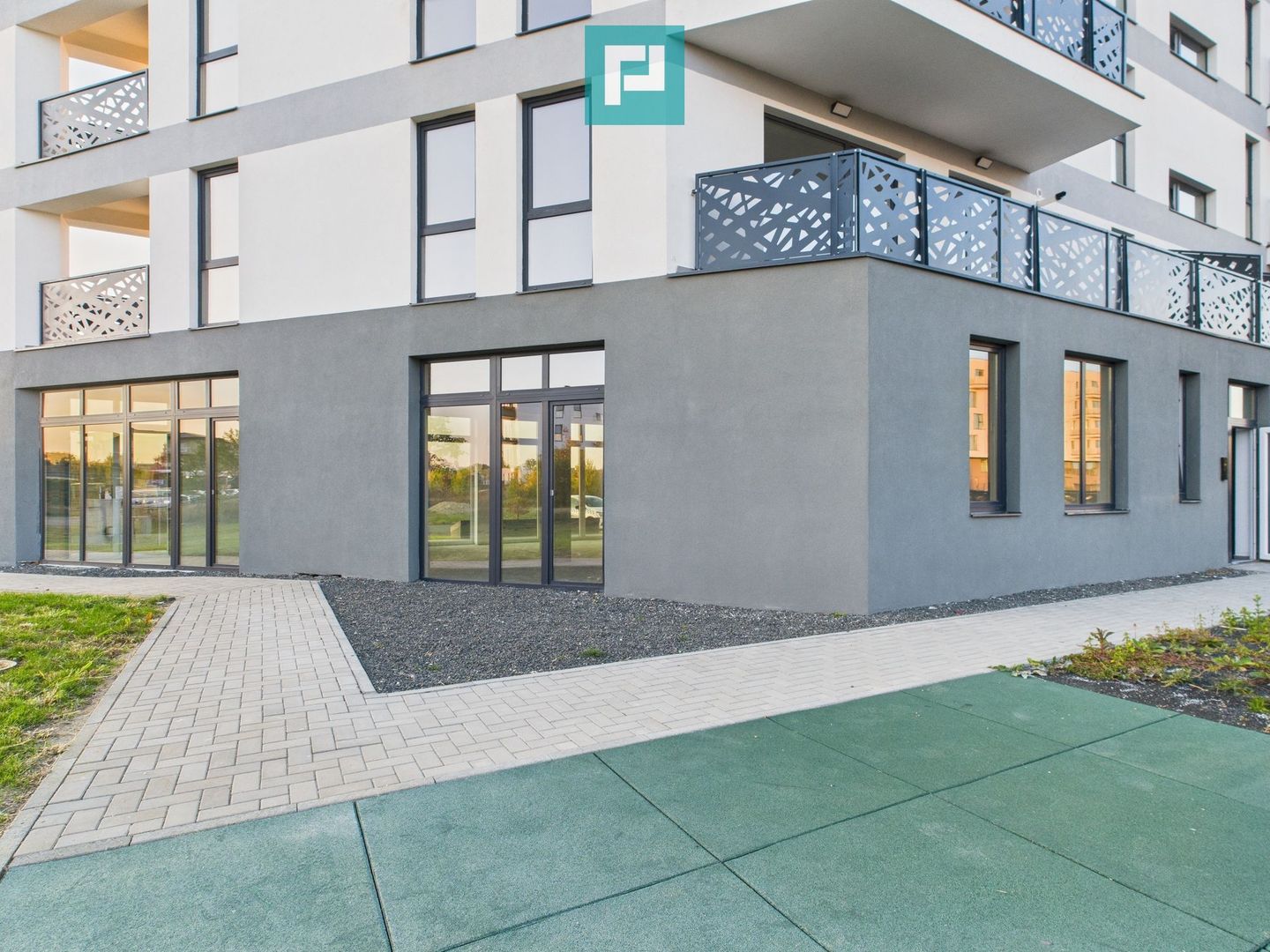 Spațiu comercial 208 mp + 5 parcări, Zona Aradului - Poză 1