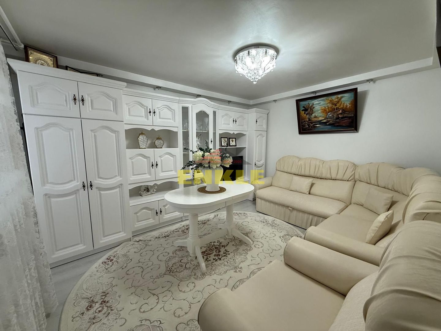 DE VÂNZARE – Apartament cu doua camere complet renovat - Poză 1