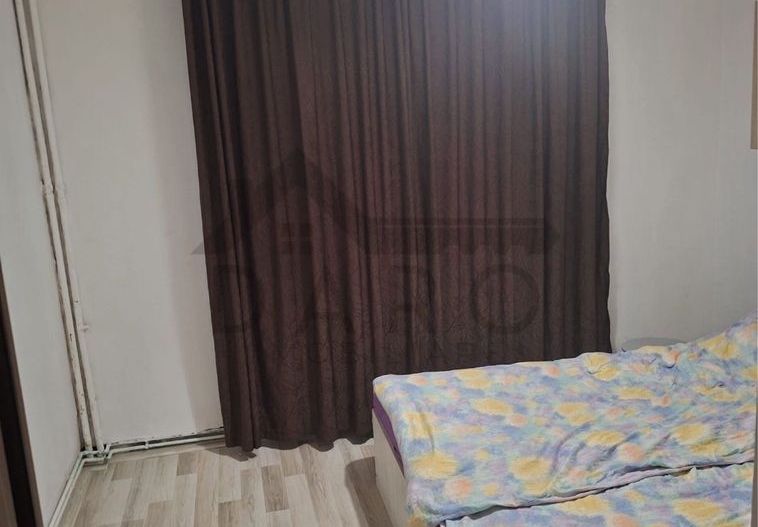 Vând apartament cu 3 camere zona Dâmbu Pietros aproape de bulevard . - Poză 2