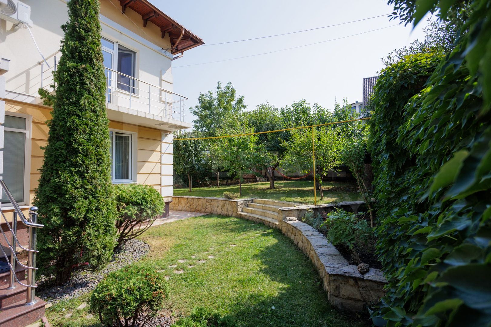Chirie, casă, 6 camere, Strada Trifan Baltă, Centru - Poză 2