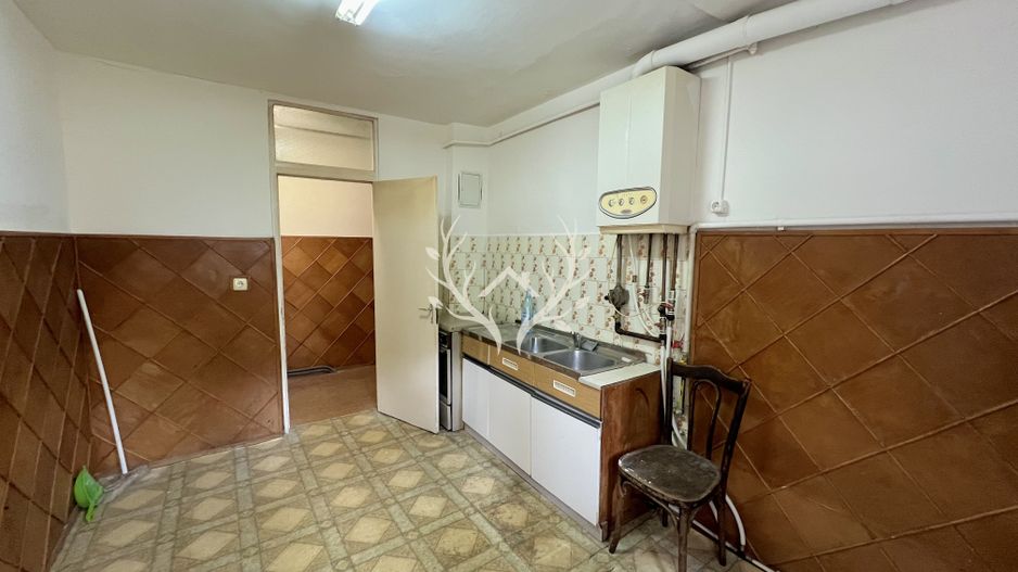 Apartament cu 3 camere, pregatit pentru renovare in Zorilor - Poză 5