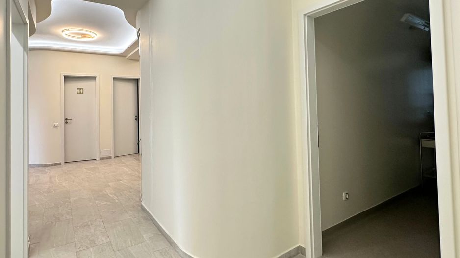 De vânzare Centru Medical Multifuncțional 196 mp zona Coresi - Poză 8