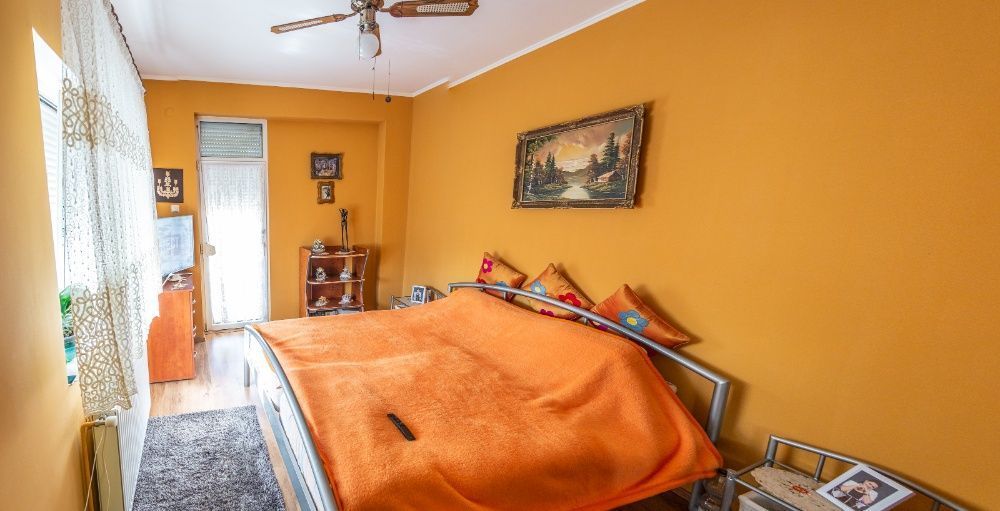 De vânzare casă cu etaj - Poză 2