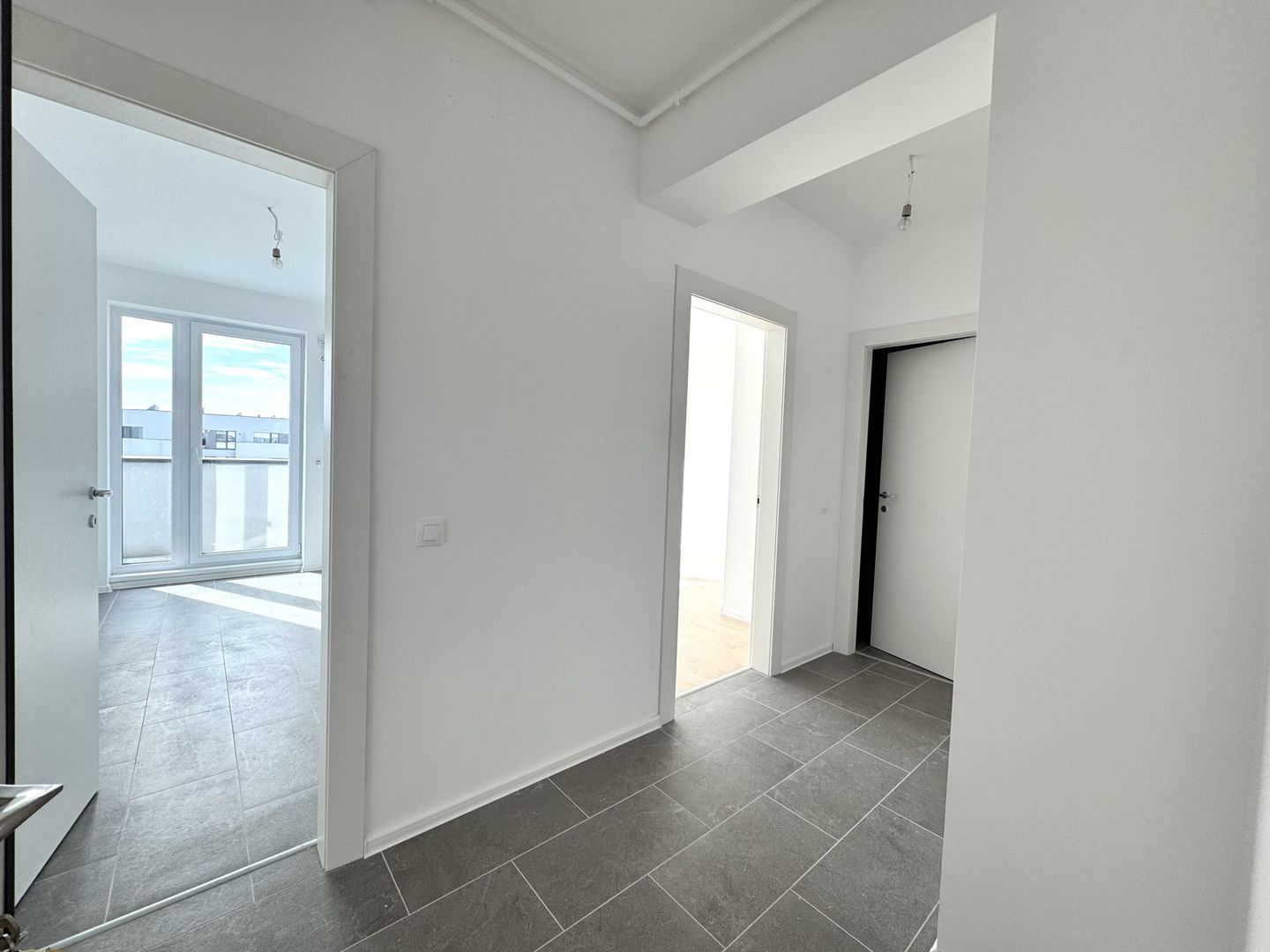 3 camere. Bucătărie închisă. Vedere panoramică. Reper Mall Colosseum - Poză 10