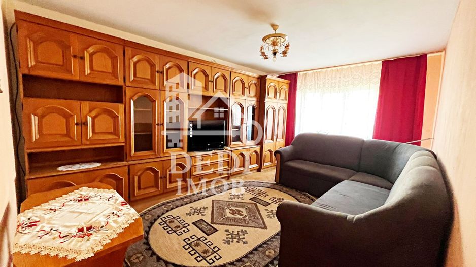 Apartament 3 camere de vanzare in zona Rogerius, Oradea - Poză 1