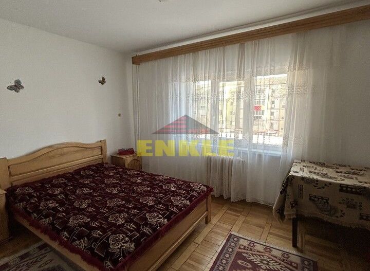 De inchiriat apartament 2 camere, zona Capat 1. Pret 250€ - Poză 2