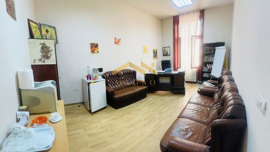Apartament (pretabil pentru Birou ,Cabinet etc.) de vanzare in centru. - Poză 3