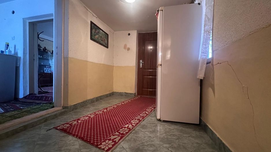 Vanzare casă cu teren mare în satul Cazaci – aproape de Târgoviște - Poză 5