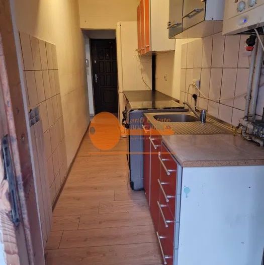 Garsoniera la 6 minute de Metrou Lujerului-Centrala Proprie - Poză 5