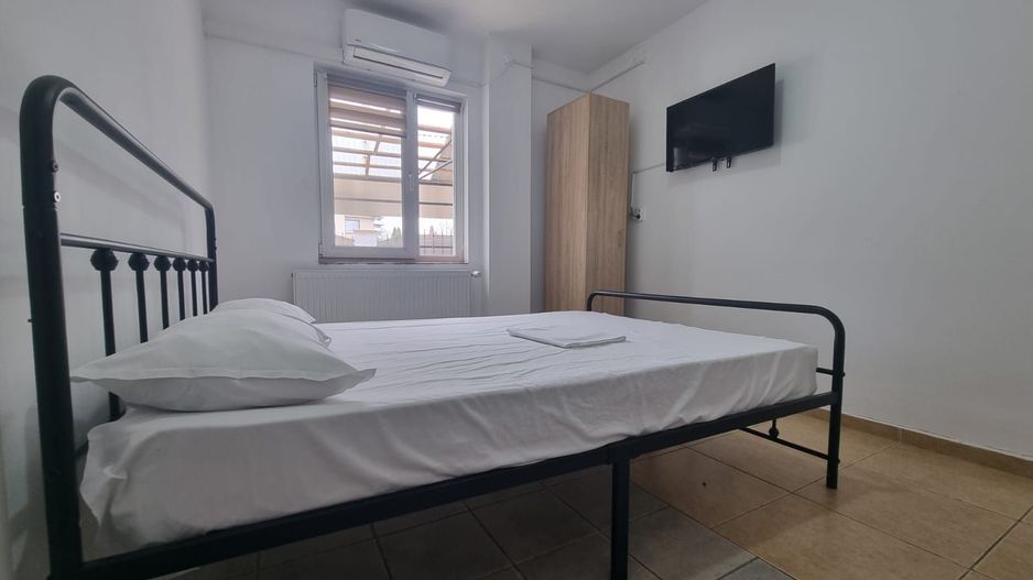 Pensiune de vânzare în Mamaia Sat, pe partea cu Hanul cu Pește - Poză 2